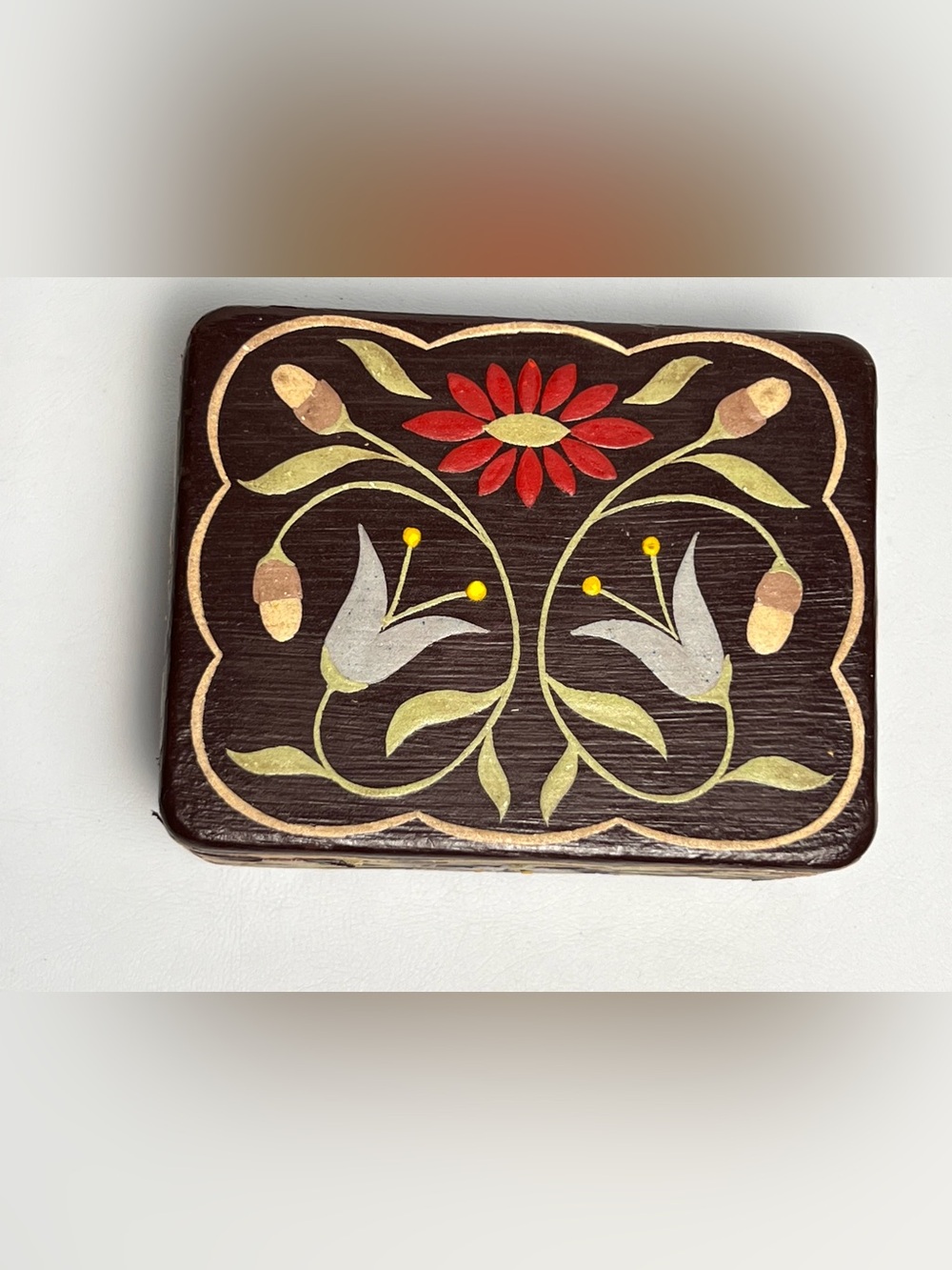 VTG Handgemalt Folk Art Wooden Box Hand Painted Floral Motif Vines needs TLC